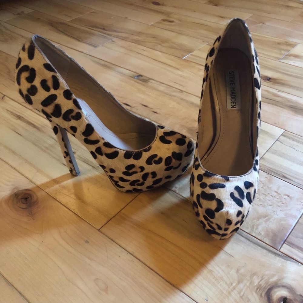 Steve Madden Leopard pumps